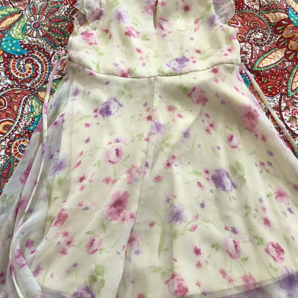 Dresses - Picture 3 of 4